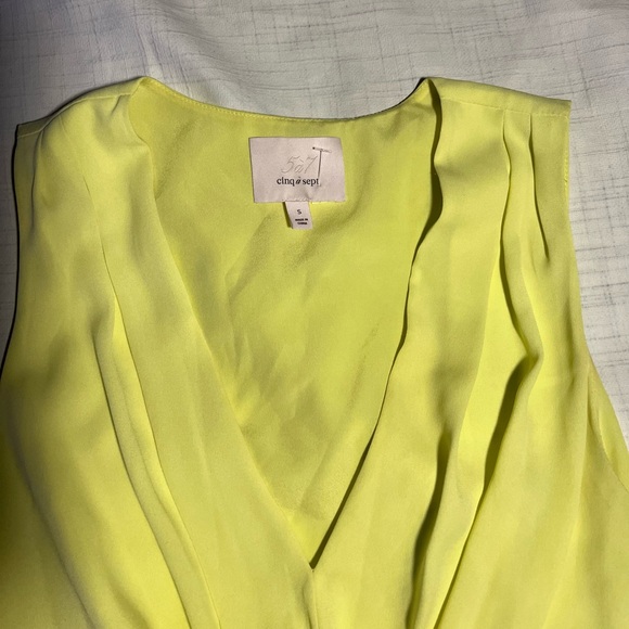 3 x $50 Cinq a Sept Abby V-Neck Twist Front Top Tulip size S - Picture 5 of 6